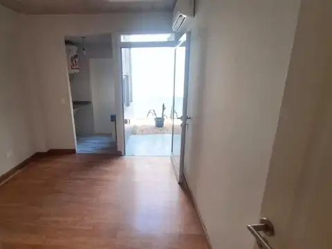 Depto Tipo Casa en Venta en Chacarita, USD 92.000