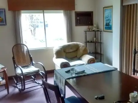 SE VENDE CASA 4 DORM + DEPTO SERVICIO EN B° ROGELIO MARTINEZ
