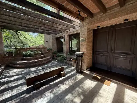 Casa en Venta en Jockey Club, USD 910.000