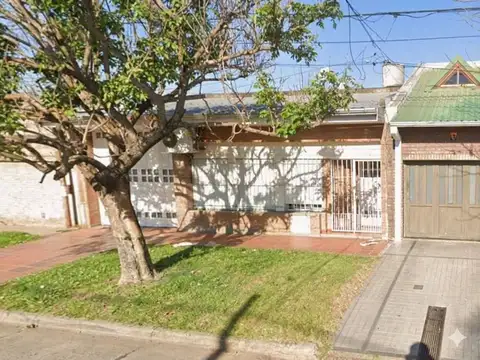VENTA DE DEPARTAMENTO  EN PB AL FRENTE CON PATIO