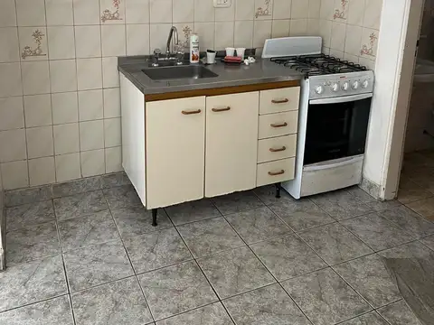 MONOAMBIENTE EN PH CON ENTRADA INDEPENDIENTE, PLANTA BAJA AL FRENTE  CON PATIO