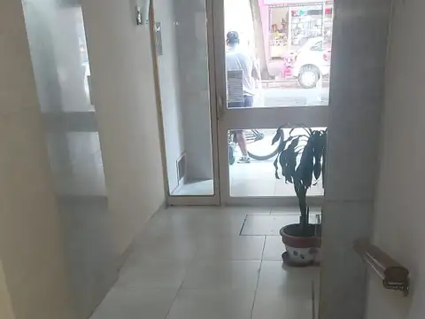 2 AMB. EXCELENTE ESTADO - CON LAVADERO- 35 METROS -