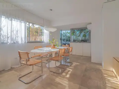 Recoleta. Quintana 400 (Ancha) . Unico y atipico piso alto. Ideal Pied a terre.