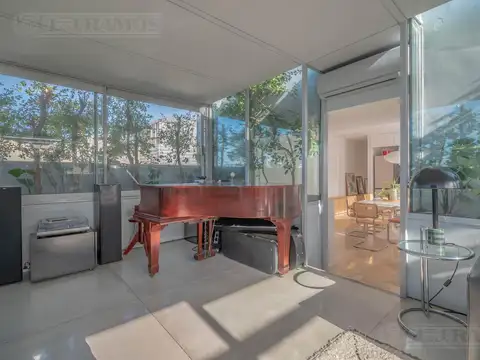 Recoleta. Quintana 400 (Ancha) . Unico y atipico piso alto. Ideal Pied a terre.