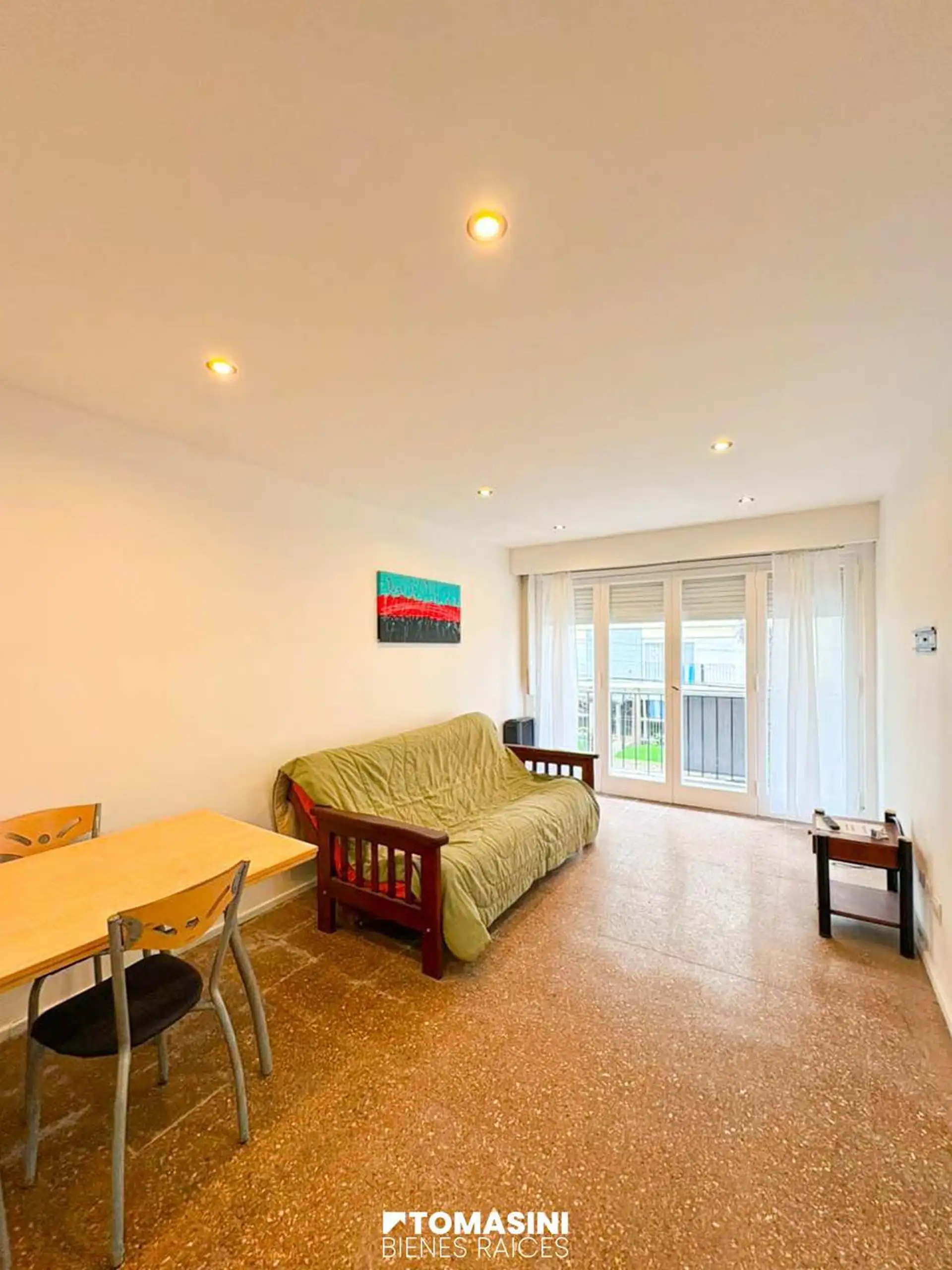 Departamento de 2 ambientes externo con balcón