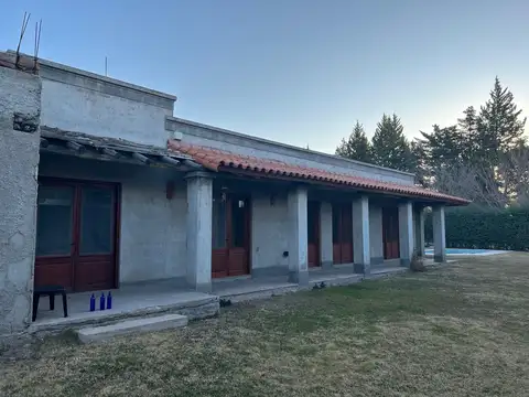 Casa Los Cerezos, Una Planta, 5 Dorm, 3 Baños, Jardín, Cochera Doble, Piscina, Crédito