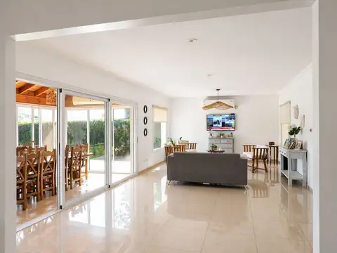 Casa 5 ambientes con 2 baños