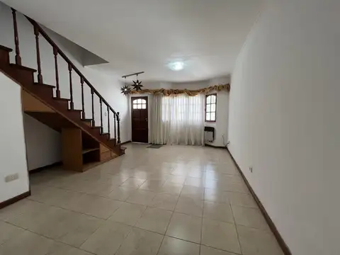 Depto Tipo Casa en Alquiler de 3 dormitorios