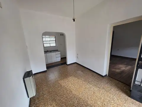 VENTA CASA DE UN DORMITORIO AL FRENTE BARRIO LUDUEÑA