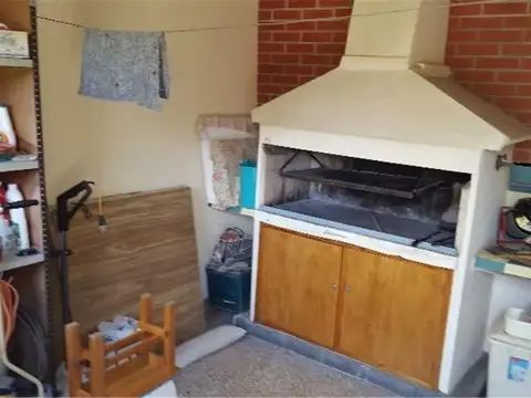 Casa en Alquiler con 2 cocheras