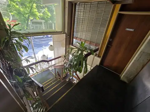 VENTA OFICINA + DEPOSITO. Posible permuta.