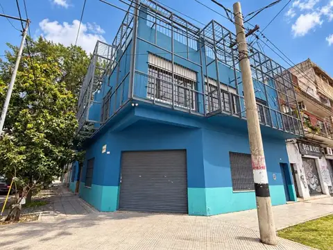LOCAL ESQUINA COMERCIAL SOBRE AV. ILLIA | 367 m² Cubiertos | Local + Oficinas + Depósito oportu...