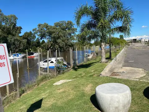 Boulevard de Todos los Santos 4300, Piso 0