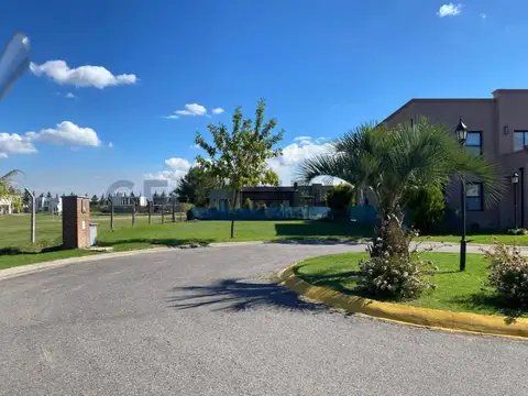 Boulevard de Todos los Santos 4300, Piso 0