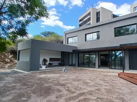 Casa en venta - 3 dormitorios - La Cuesta, Calera
