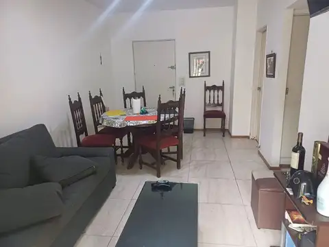 Rio De Janeiro 200, Piso 1