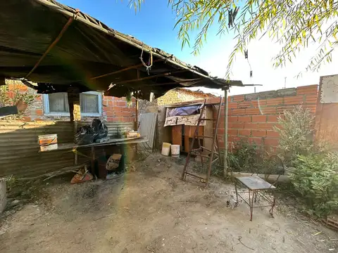 Casa al frente de 2 dormitorios cercano a Avenida