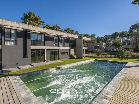 Casa en venta 5 ambientes Pinamar Barrio Alamos