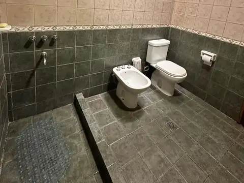VENTA CASA CON PILETA Y QUINCHO EN LUJAN DE CUYO
