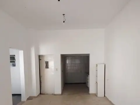 Casa 6 ambientes con 1 baño