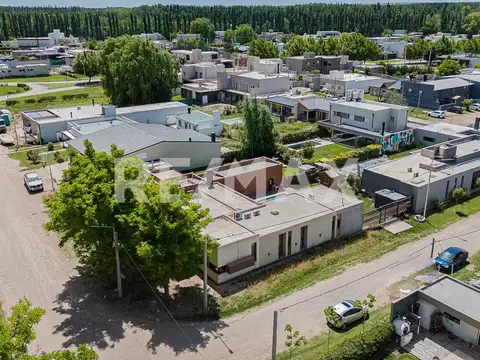 EN VENTA CASA 3 DORM C/ PILETA B° SANTA ANGELA III