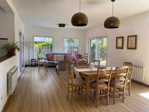 Casa  en Venta en Barrio Santa Guadalupe, Pilar del Este, Pilar