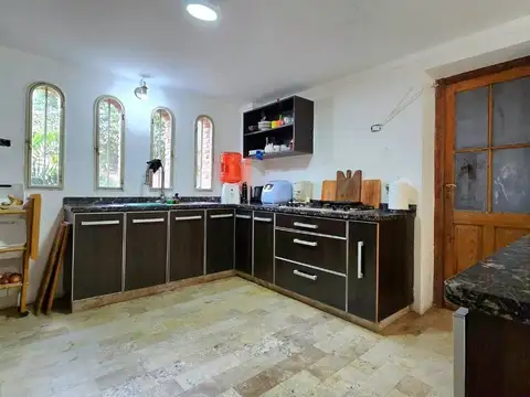 Casa en Venta con 8 cocheras