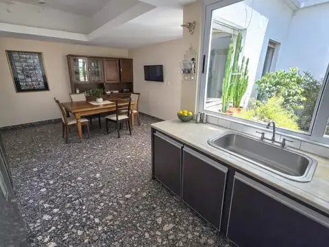 Casa 6 Ambientes con Cocheras en Balvanera - Excelente Ubicacion  