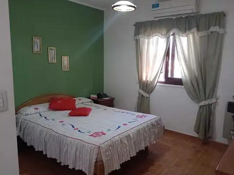 Casa Triplex  en Venta en La Plata, G.B.A. Zona Sur, Argentina
