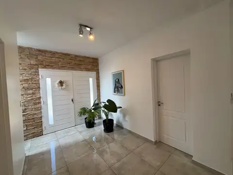 Casa en Venta - 5 AMB en Harás Santa María, Los Eucaliptus
