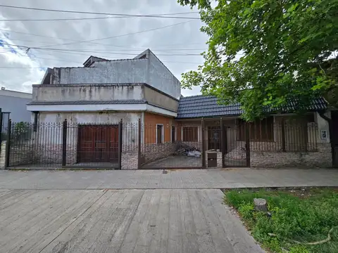 Casa en Alquiler - Uso Comercial en Ramos Mejía