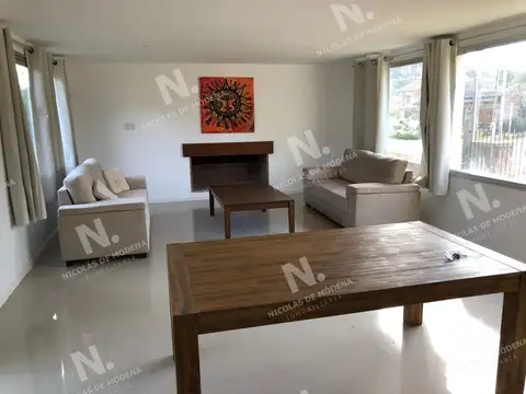 Casa en  , 3 Dormitorios.