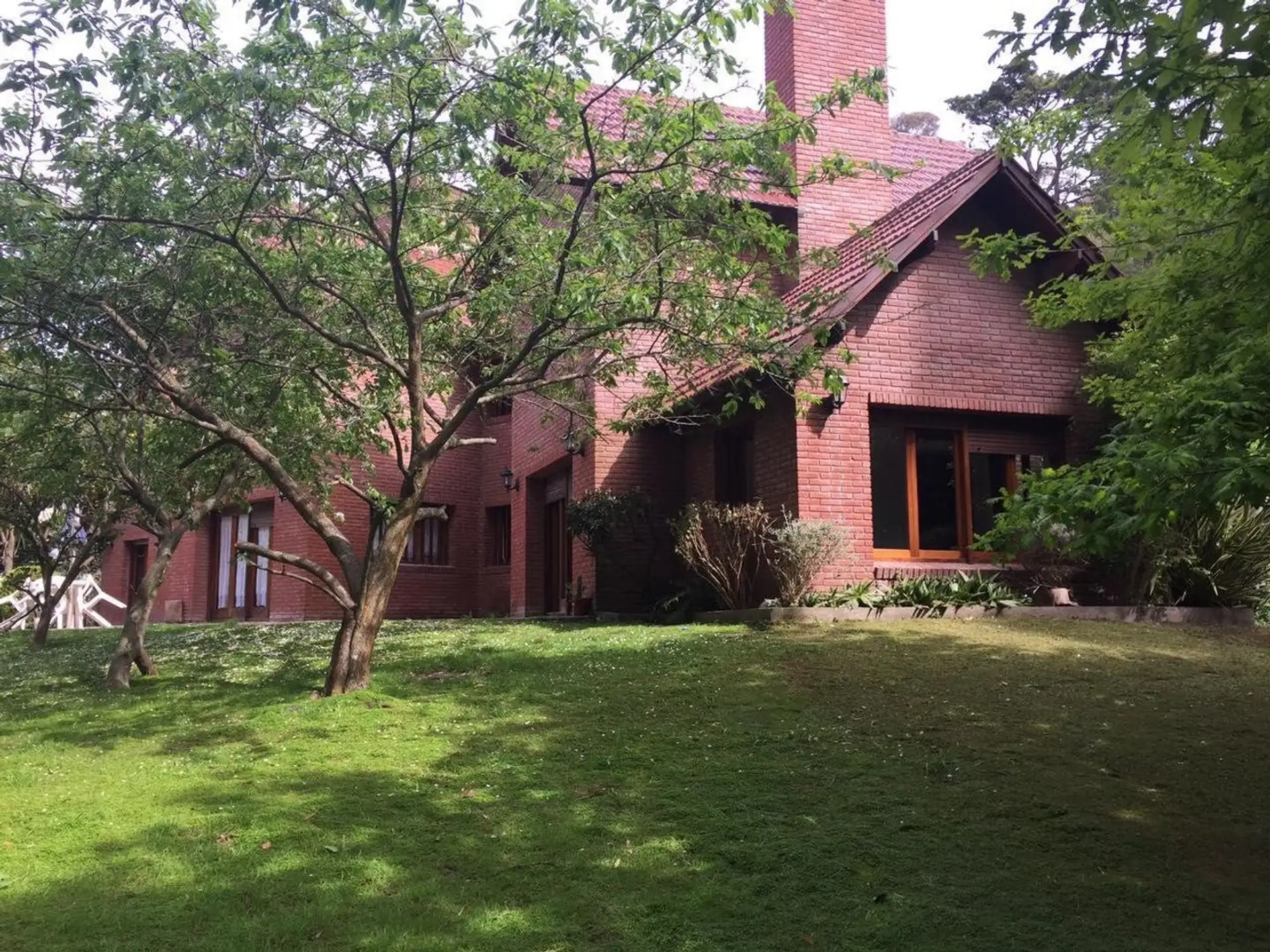 Chalet 5 amb. Bosque Peralta Ramos