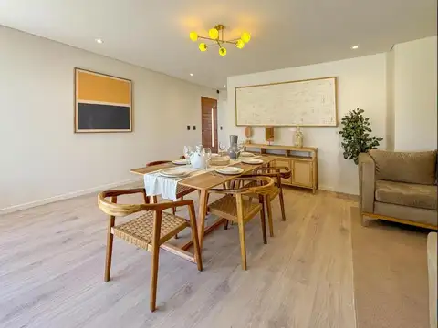 Casa en Venta, Funes Hills, Miraflores, 3 dormitorios con pileta y jardín