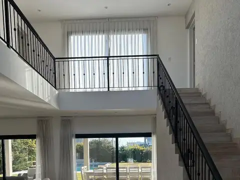 Casa 4 ambientes con 3 baños