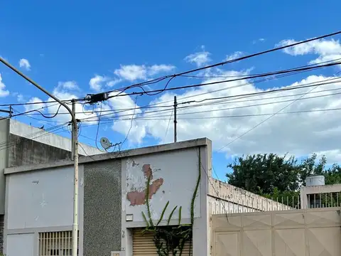 CASA EN VENTA EN PERGAMINO CON GALPÓN