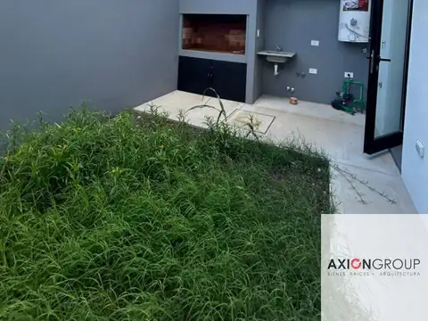 Casa en Alquiler con 1 cochera