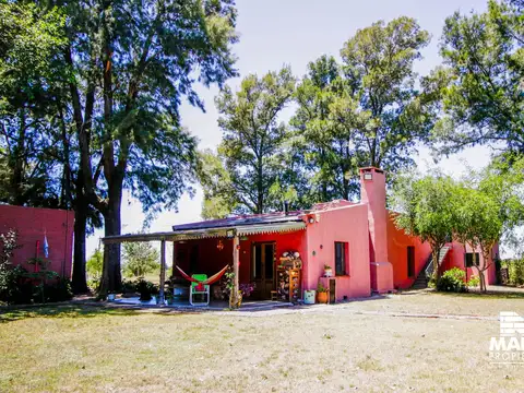 Chacra en Capilla Del Señor. Casa de campo y casa de huéspedes. Lote 17.745 m2. Pileta y bosquecito.
