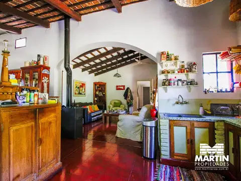 Chacra en Capilla Del Señor. Casa de campo y casa de huéspedes. Lote 17.745 m2. Pileta y bosquecito.