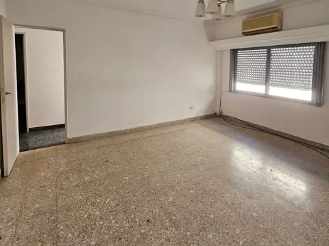 Profesor Juan Pizzurno 300