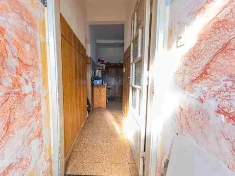 Casa 9 ambientes con 2 baños
