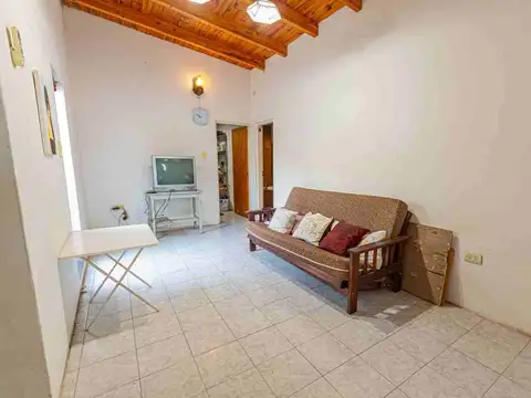 VENTA DE CASA 6 DORMITORIOS, LOCAL Y COCHERA