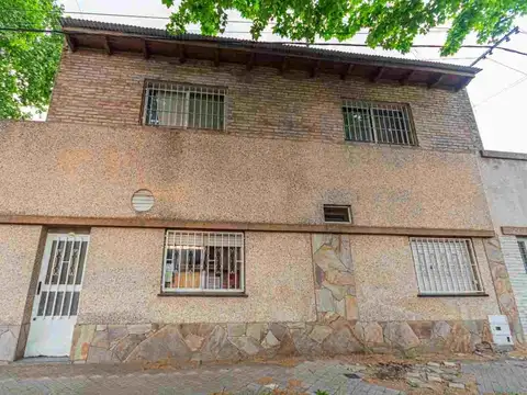 VENTA DE CASA 6 DORMITORIOS, LOCAL Y COCHERA