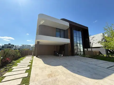 Casa en Alquiler de 5 dormitorios