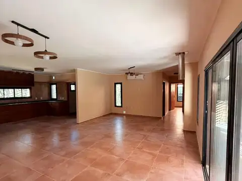 Casa 6 ambientes con 3 baños