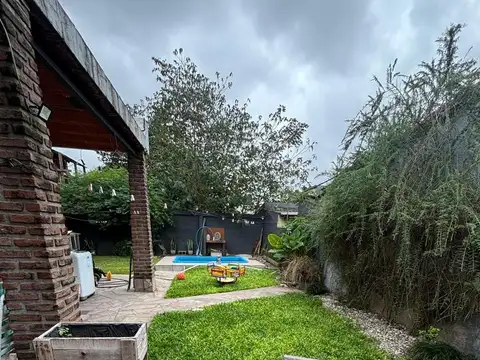 Casa en Alquiler con 1 cochera