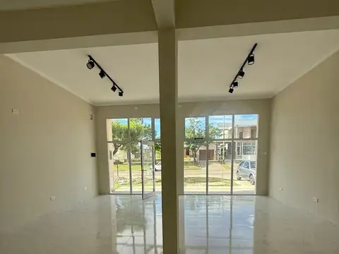 Se Alquila Salon Comercial en  Avellaneda Santa Fe