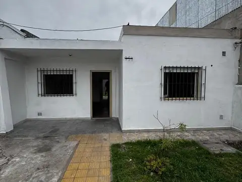 Casa de 3 ambientes en alquiler con verde – Roma 157 