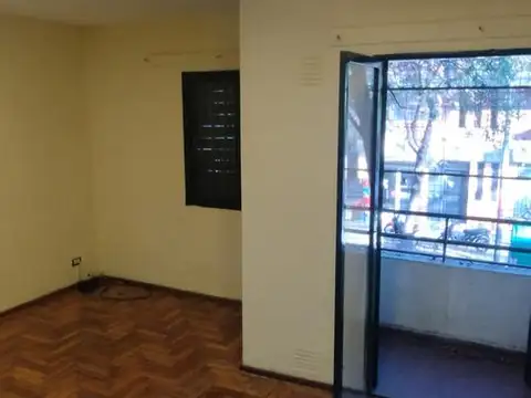 Dpto Venta Ayacucho 1800 - 2 Dorm. Balcón y Patio