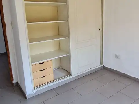 Depto Tipo Casa en Alquiler en Caseros, $ 400.000